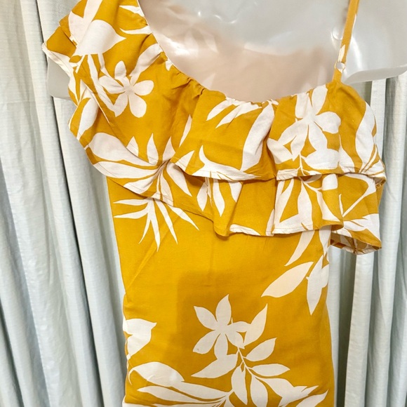 Yellow Floral Ruffle Top - Picture 2 of 4